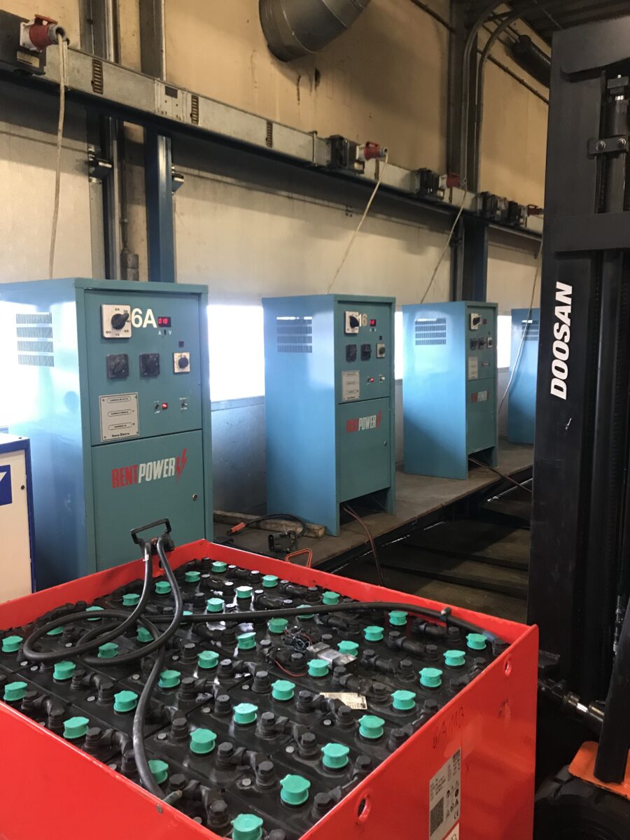 Зарядні приміщення для електронавантажувачів: Параметри організації та вимоги безпеки Зарядні приміщення для електронавантажувачів: Параметри організації та вимоги безпеки