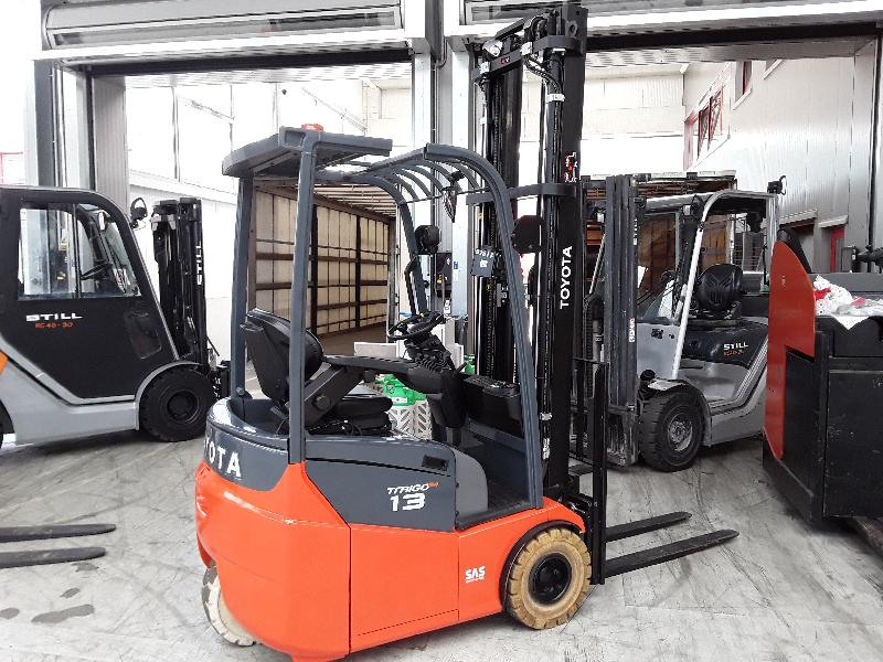 Оренда та купівля складської техніки: Переваги та Недоліки