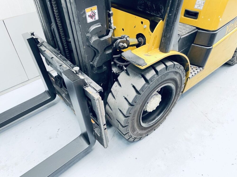 Газовий навантажувач Yale GLP30VX_6