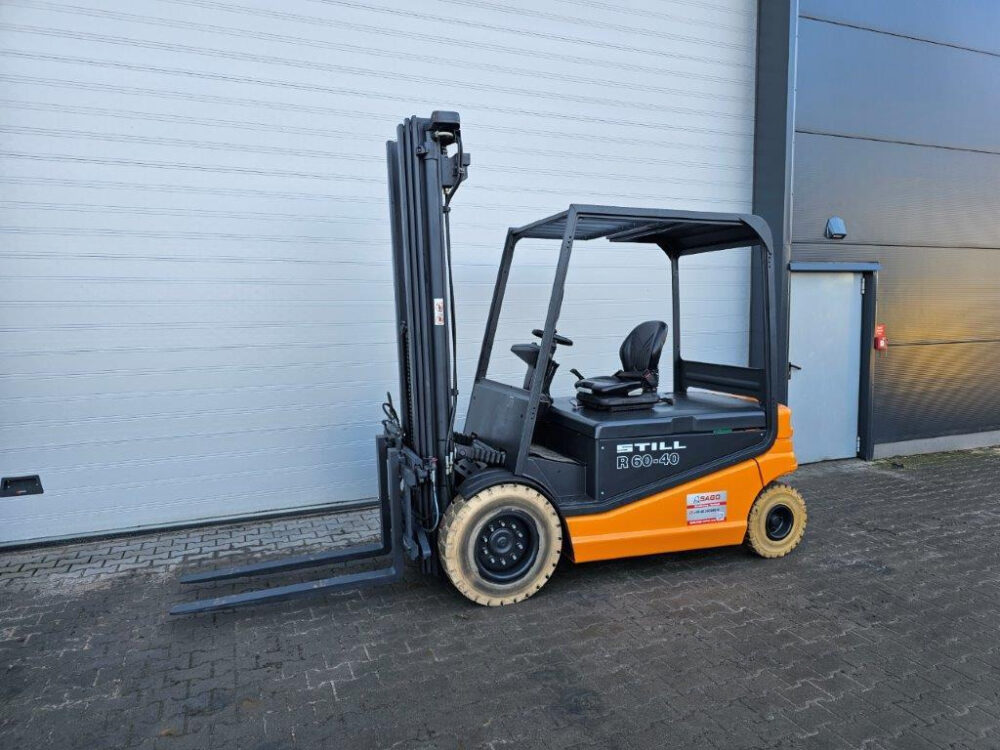 Вживані вилкові навантажувачі: оптимальне рішення для вашого бізнесу